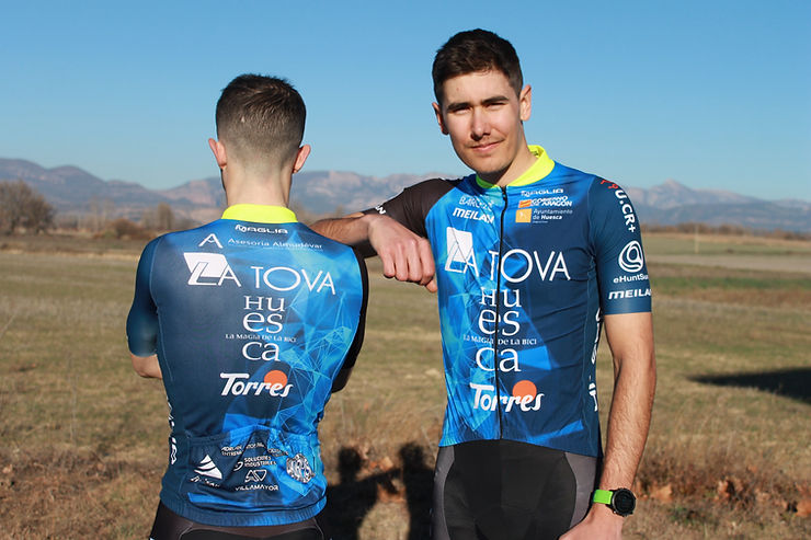 La Tova-Huesca La Magia estrena su nuevo maillot de la mano de Maglia