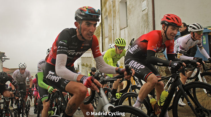 Valentía accidentada para Torres en su triple frente competitivo